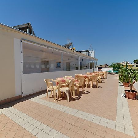 Hotel Taormina Риччоне Экстерьер фото