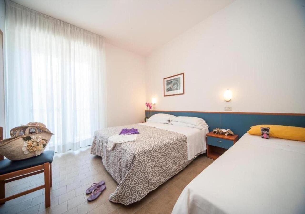 Hotel Taormina Риччоне Экстерьер фото