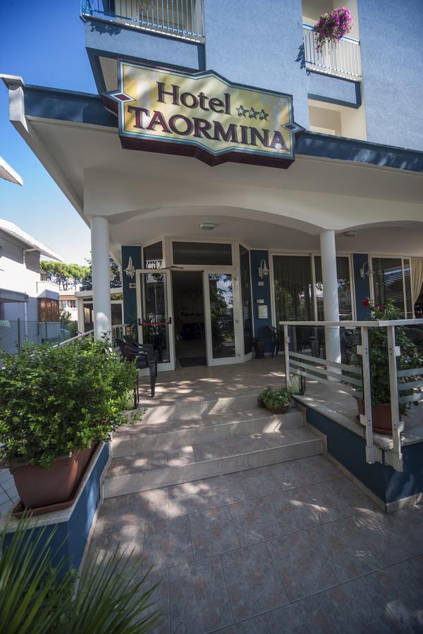 Hotel Taormina Риччоне Экстерьер фото