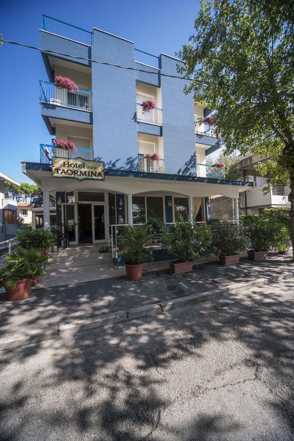 Hotel Taormina Риччоне Экстерьер фото
