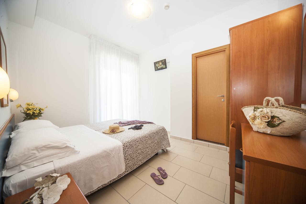 Hotel Taormina Риччоне Экстерьер фото