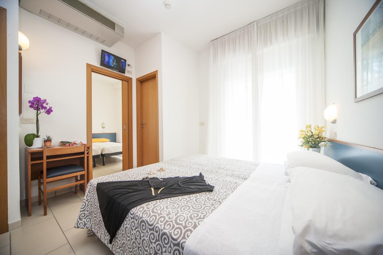 Hotel Taormina Риччоне Экстерьер фото
