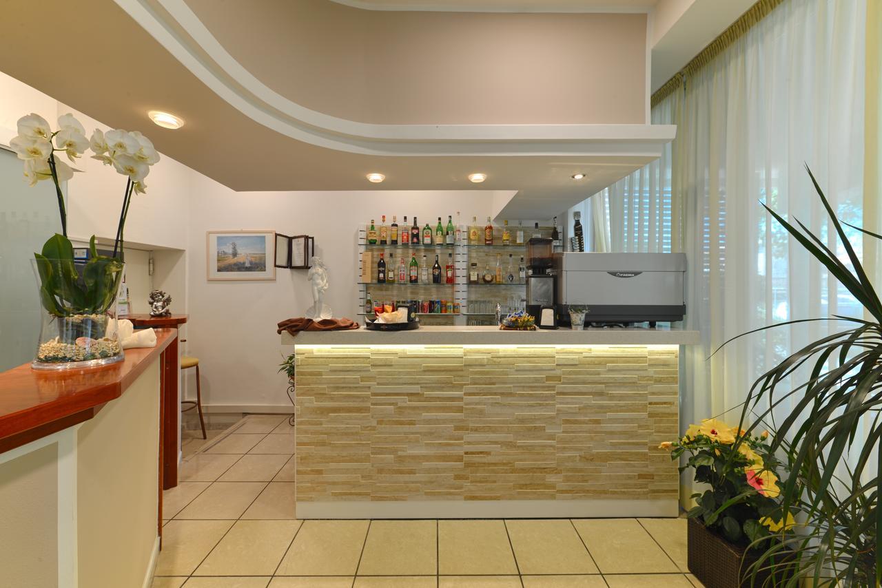 Hotel Taormina Риччоне Экстерьер фото