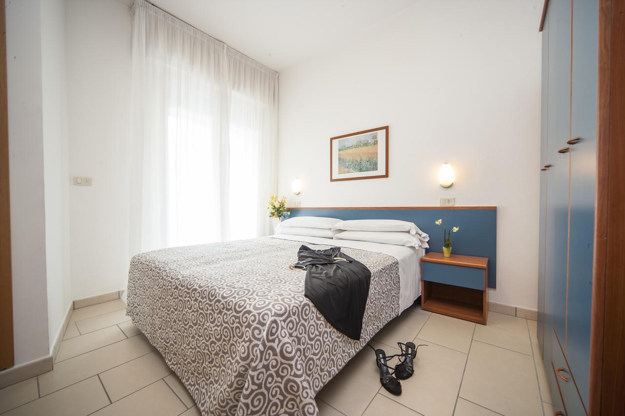 Hotel Taormina Риччоне Экстерьер фото