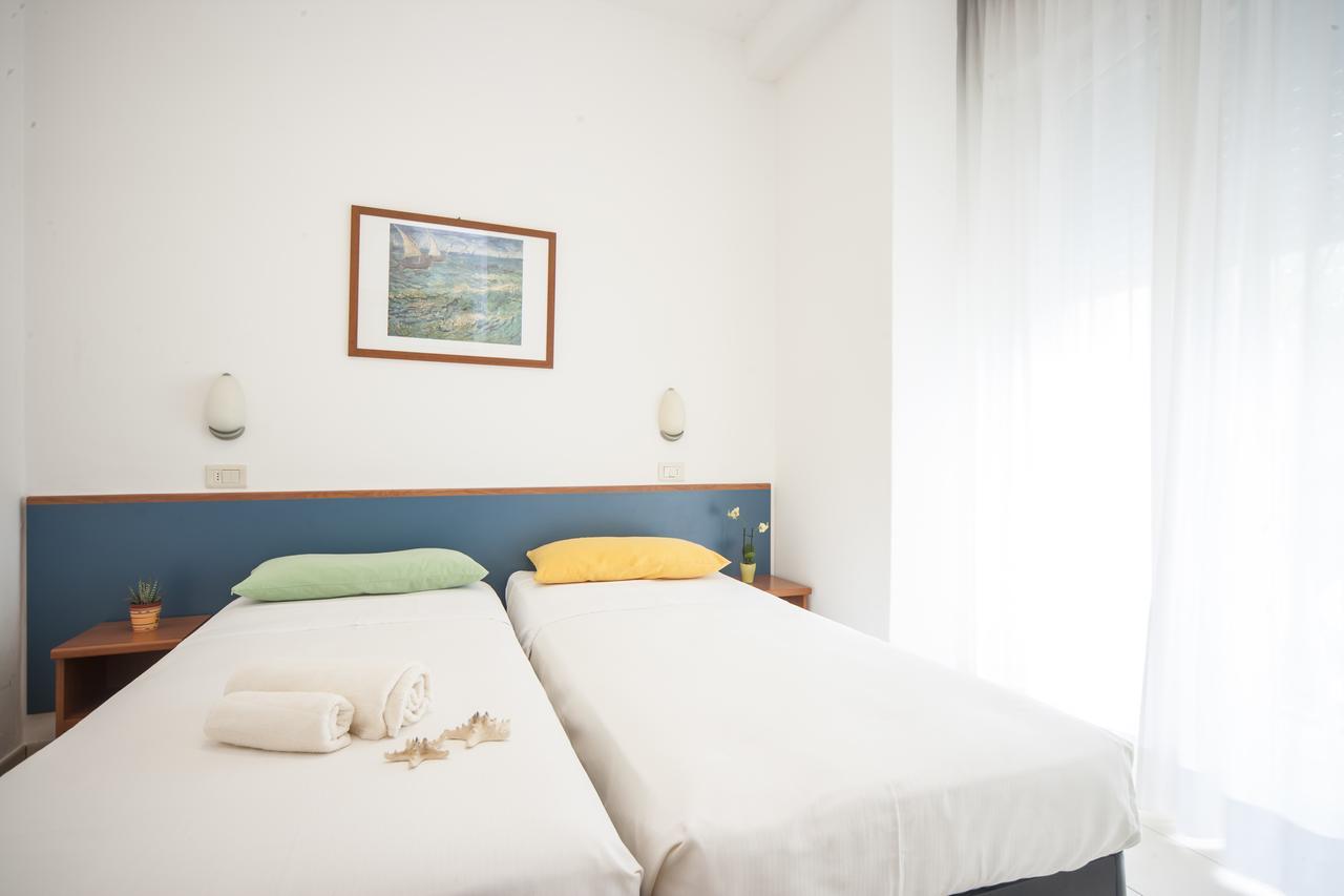 Hotel Taormina Риччоне Экстерьер фото