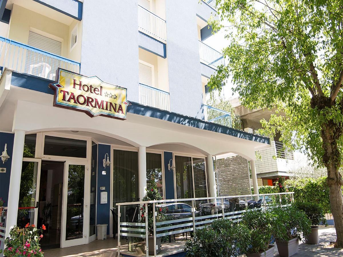 Hotel Taormina Риччоне Экстерьер фото