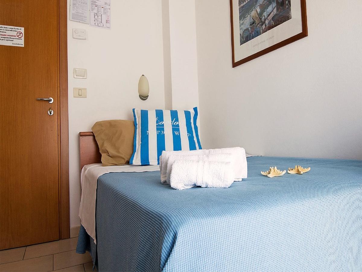 Hotel Taormina Риччоне Экстерьер фото